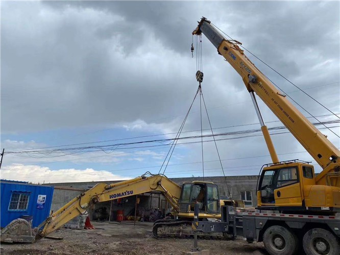 鹤山市25吨吊车的工作半径是多少？