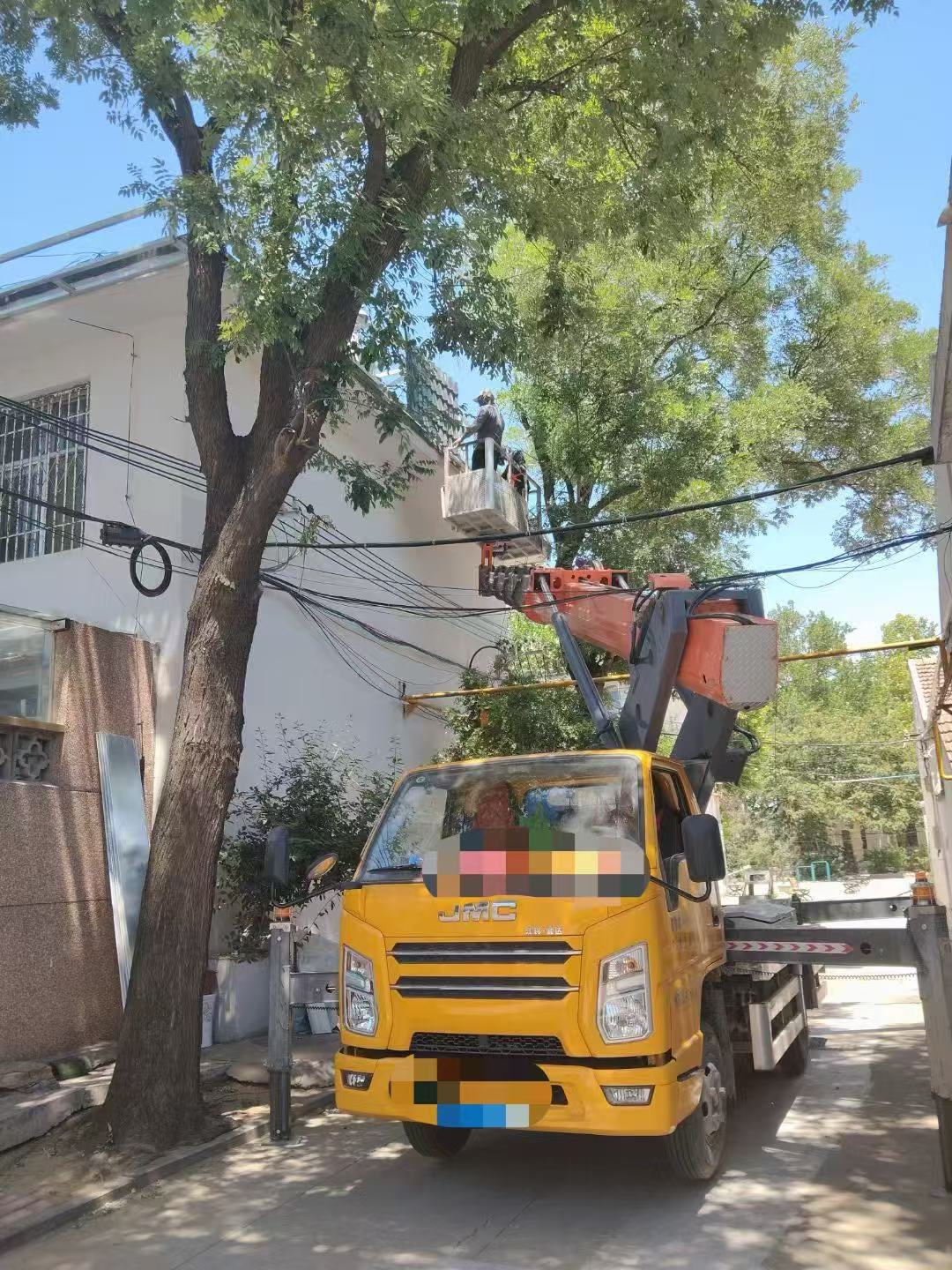 鹤山市高空作业车能吊装重物吗？最大承载多少公斤？