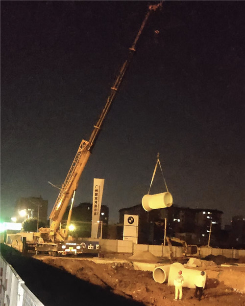 鹤山市“弯臂矫正”—— 吊车的 “形变补偿” 技术