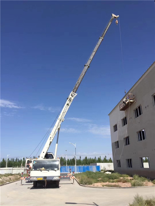 鹤山市“轻装强干”—— 吊车的 “轻量化臂架” 技术