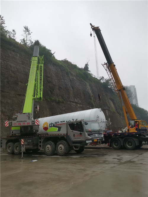 鹤山市“不怕风雨冻”—— 吊车的 “恶劣环境适应” 技术